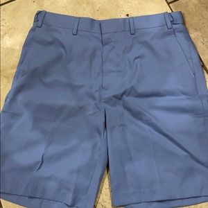 Men’s golfing shorts